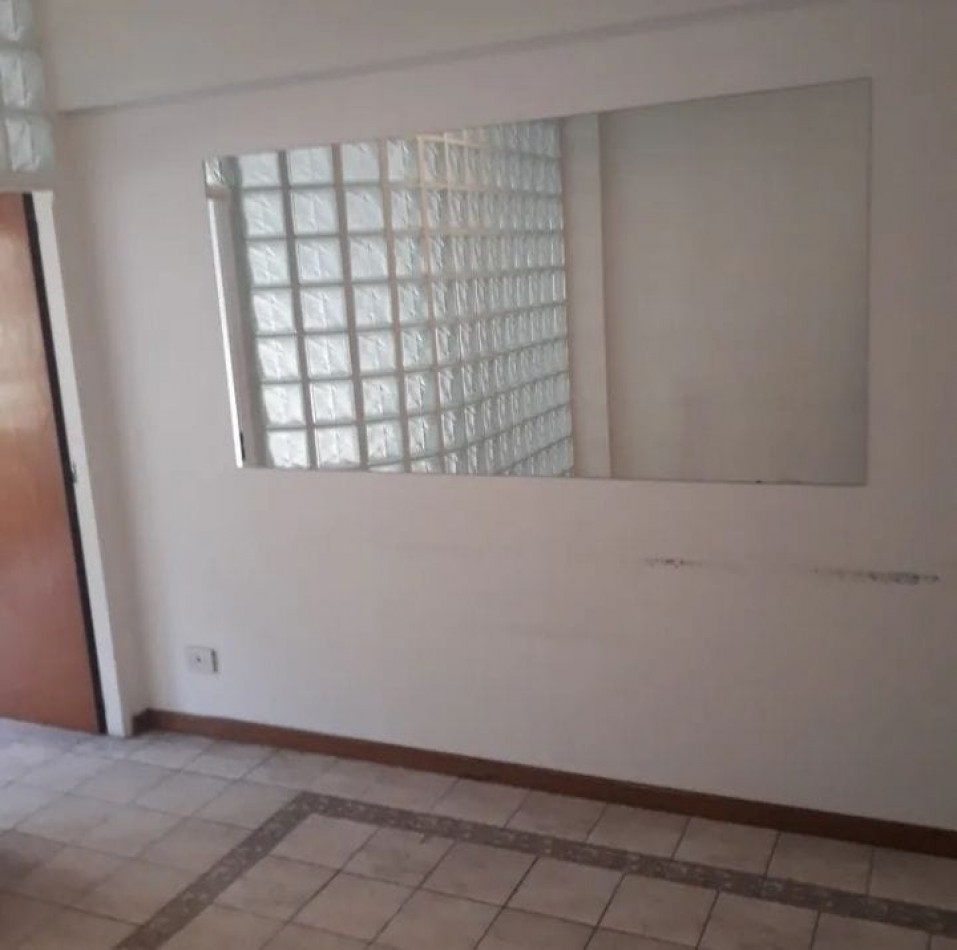 Se vende un departamento de 2 ambientes al frente - Barrio Norte