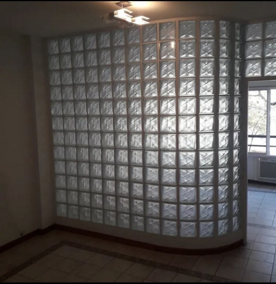 Se vende un departamento de 2 ambientes al frente - Barrio Norte