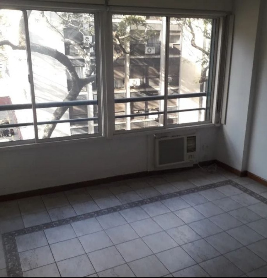 Se vende un departamento de 2 ambientes al frente - Barrio Norte