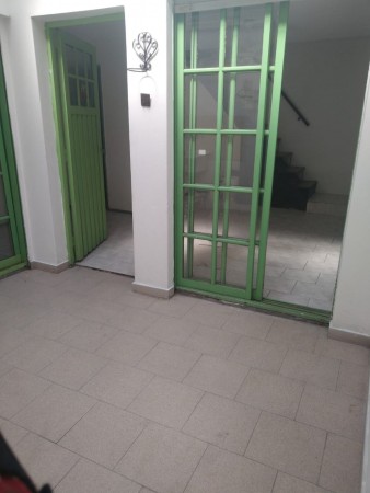 REBAJADO!! Se vende PH de 3 ambientes, con patio.