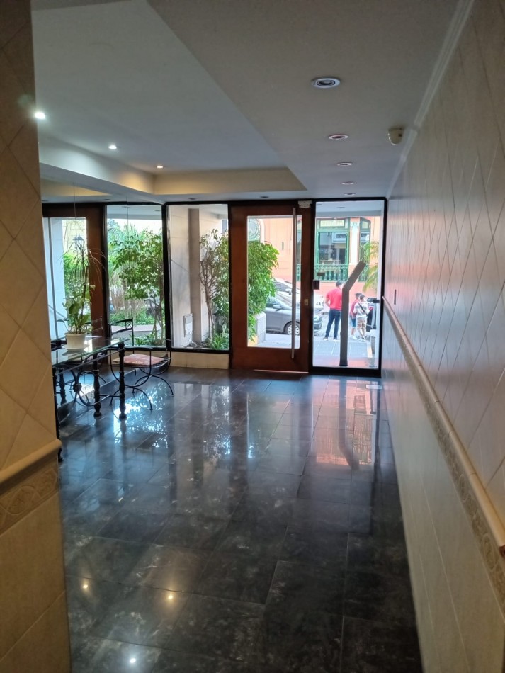 Se vende departamento de 3 ambientes al frente en SAN TELMO