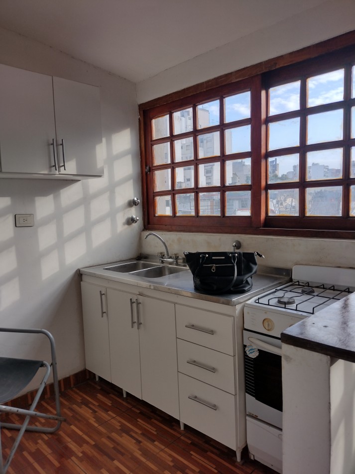 Se alquila un departamento de 3 ambientes luminoso, PARA PERSONAL DE LA FUERZA - Balvanera