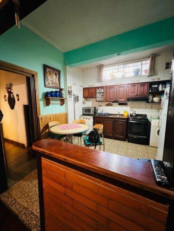 Se Vende PH de 3 Ambientes con Patio y Balcon Al Frente.
