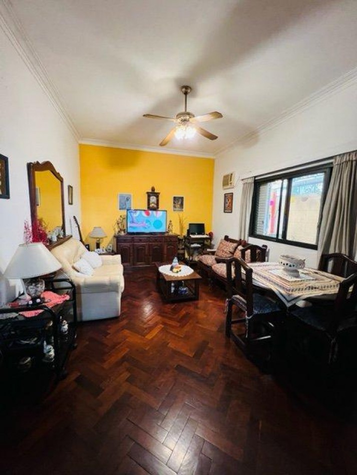 Se Vende PH de 3 Ambientes con Patio y Balcon Al Frente.
