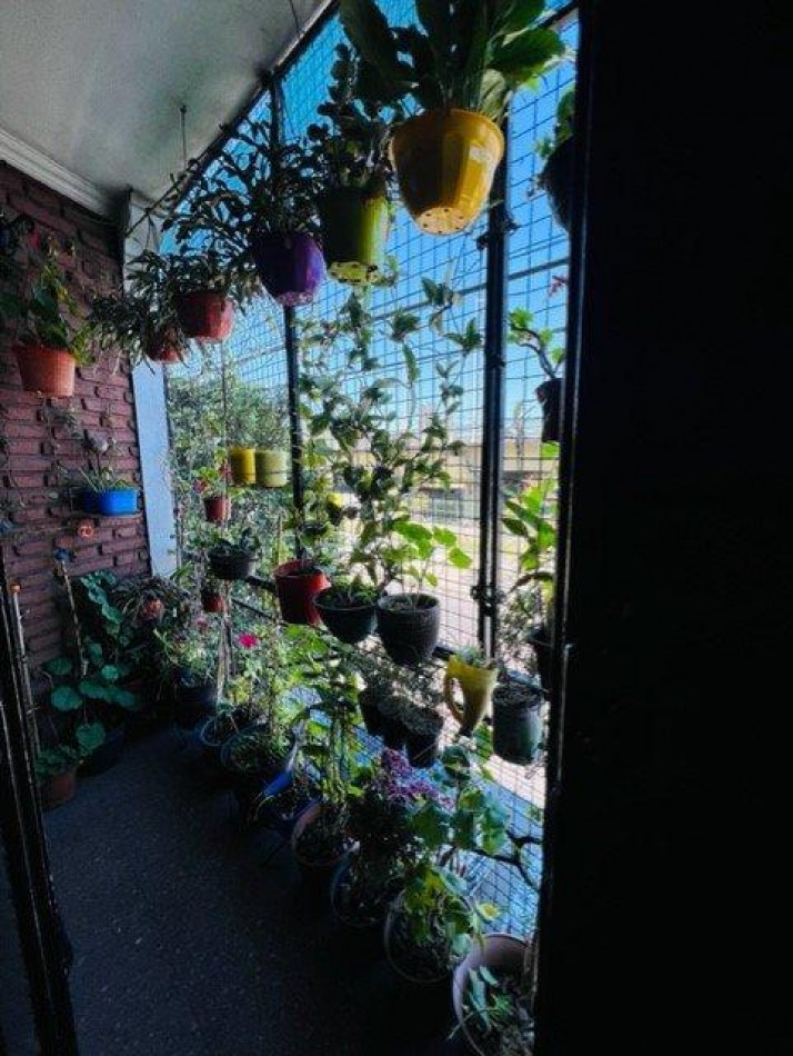 Se Vende PH de 3 Ambientes con Patio y Balcon Al Frente.