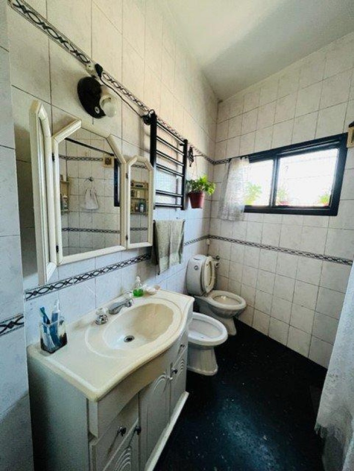 Se Vende PH de 3 Ambientes con Patio y Balcon Al Frente.