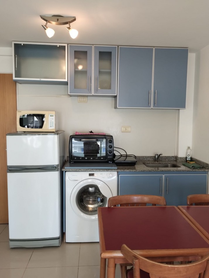 Se alquila un departamento monoambiente amoblado