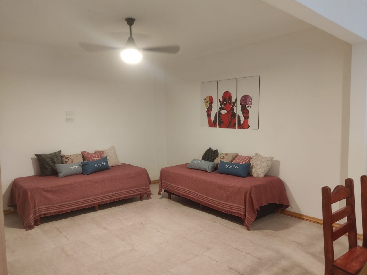 Se alquila un departamento de 3 ambientes amoblado.