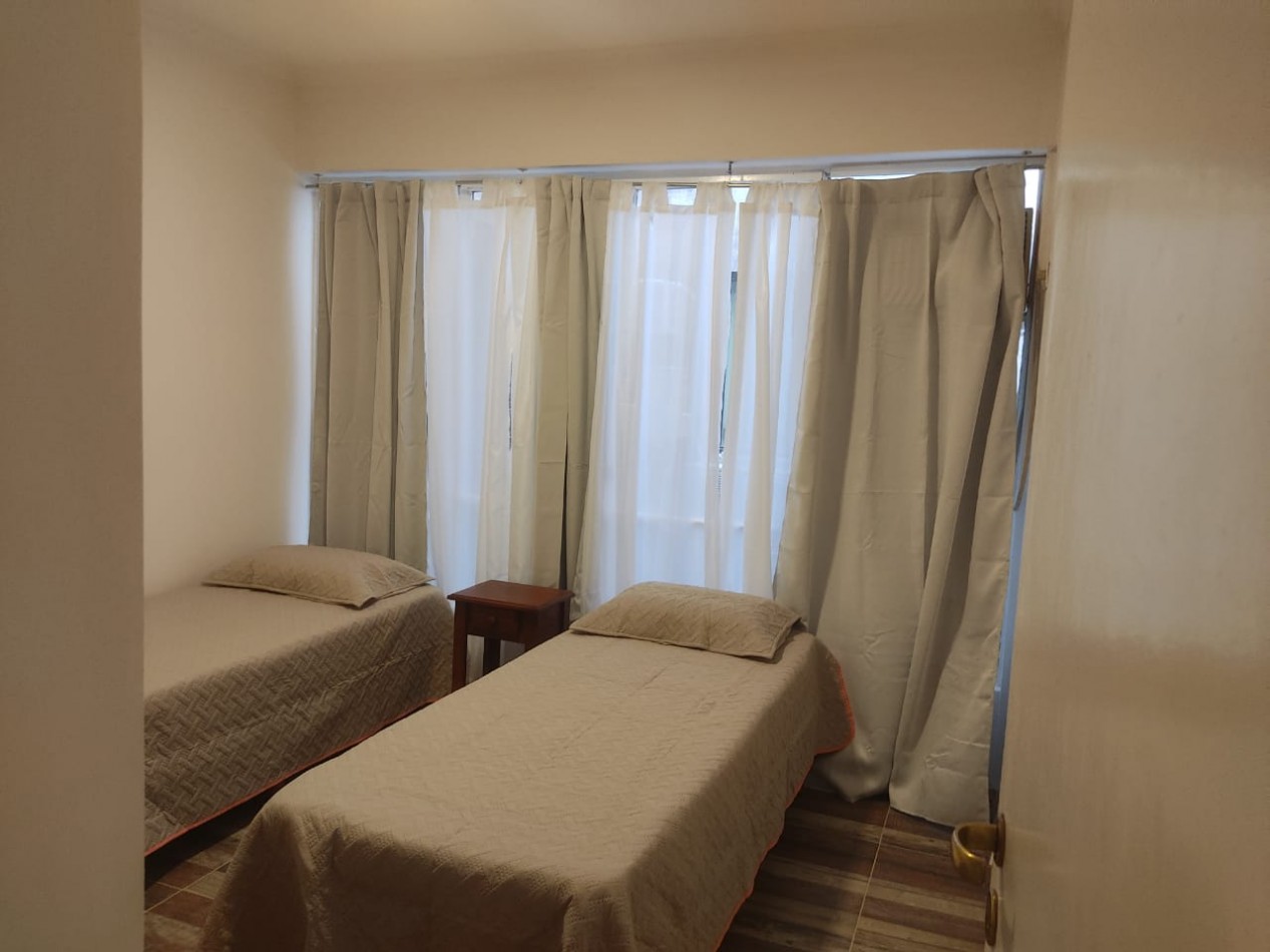Se alquila un departamento de 3 ambientes amoblado.