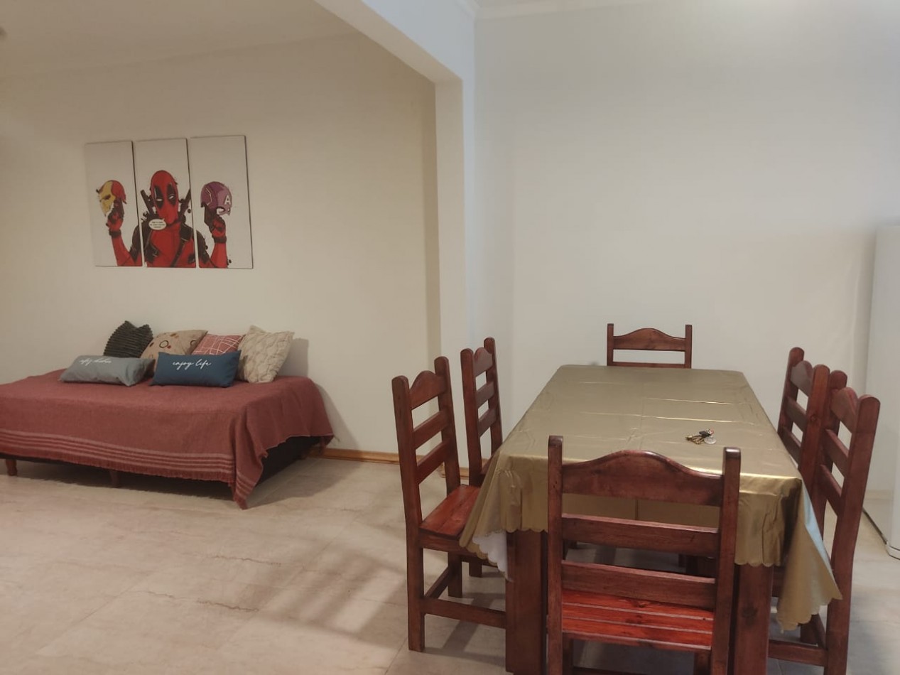 Se alquila un departamento de 3 ambientes amoblado.