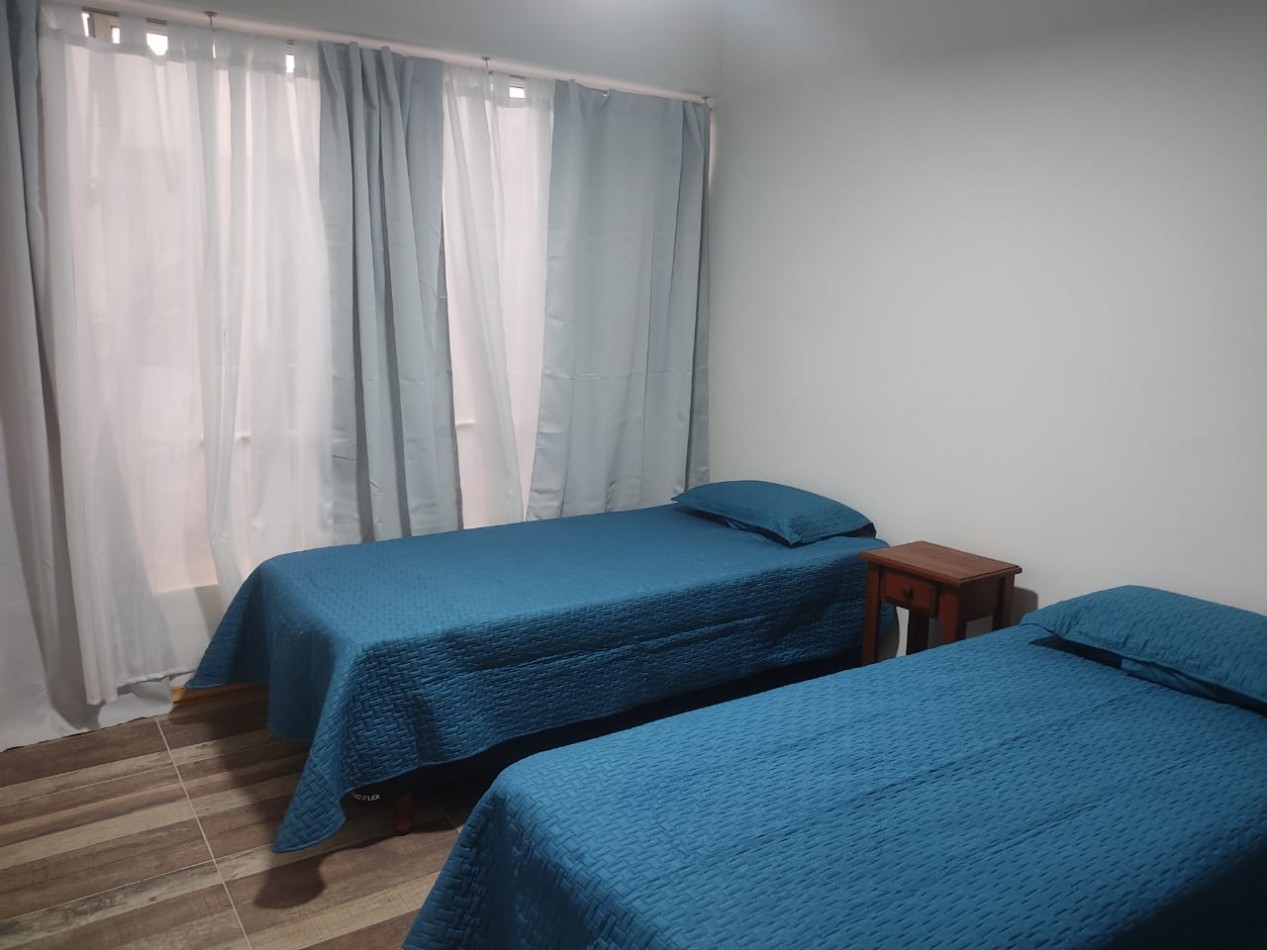 Se alquila un departamento de 3 ambientes amoblado.