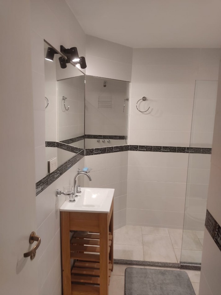 Se alquila un departamento de 3 ambientes amoblado.