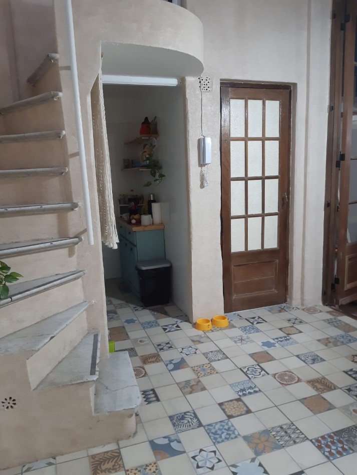 Se vende un departamento de 3 ambientes en PH. 