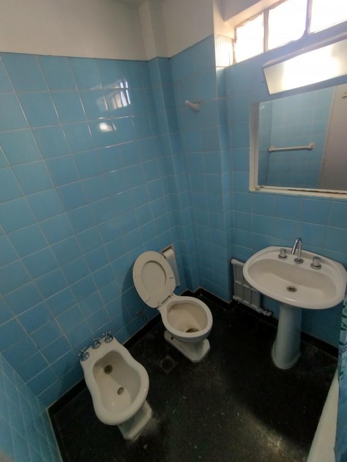 Alquiler de un departamento de 3 ambientes con dependencia - Monserrat