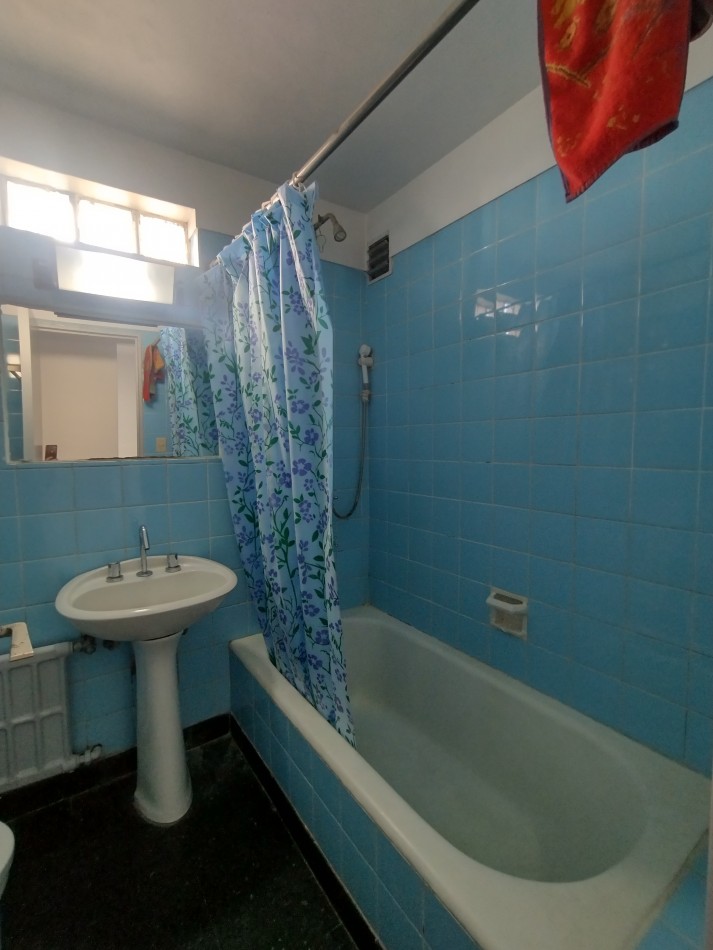 Alquiler de un departamento de 3 ambientes con dependencia - Monserrat
