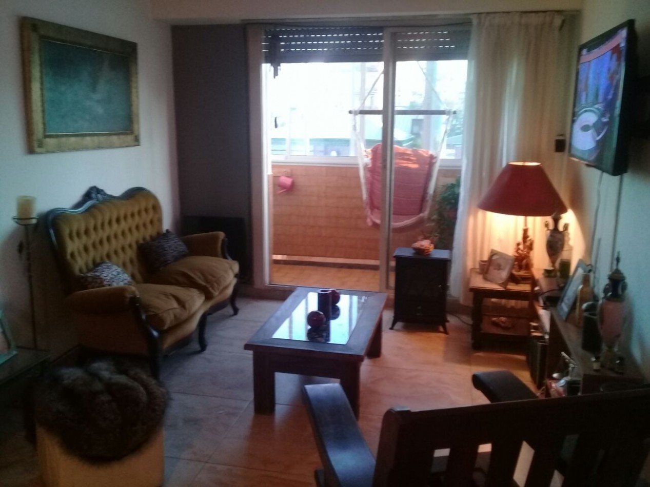 Se vende departamento de 3 ambientes al frente en SAN TELMO