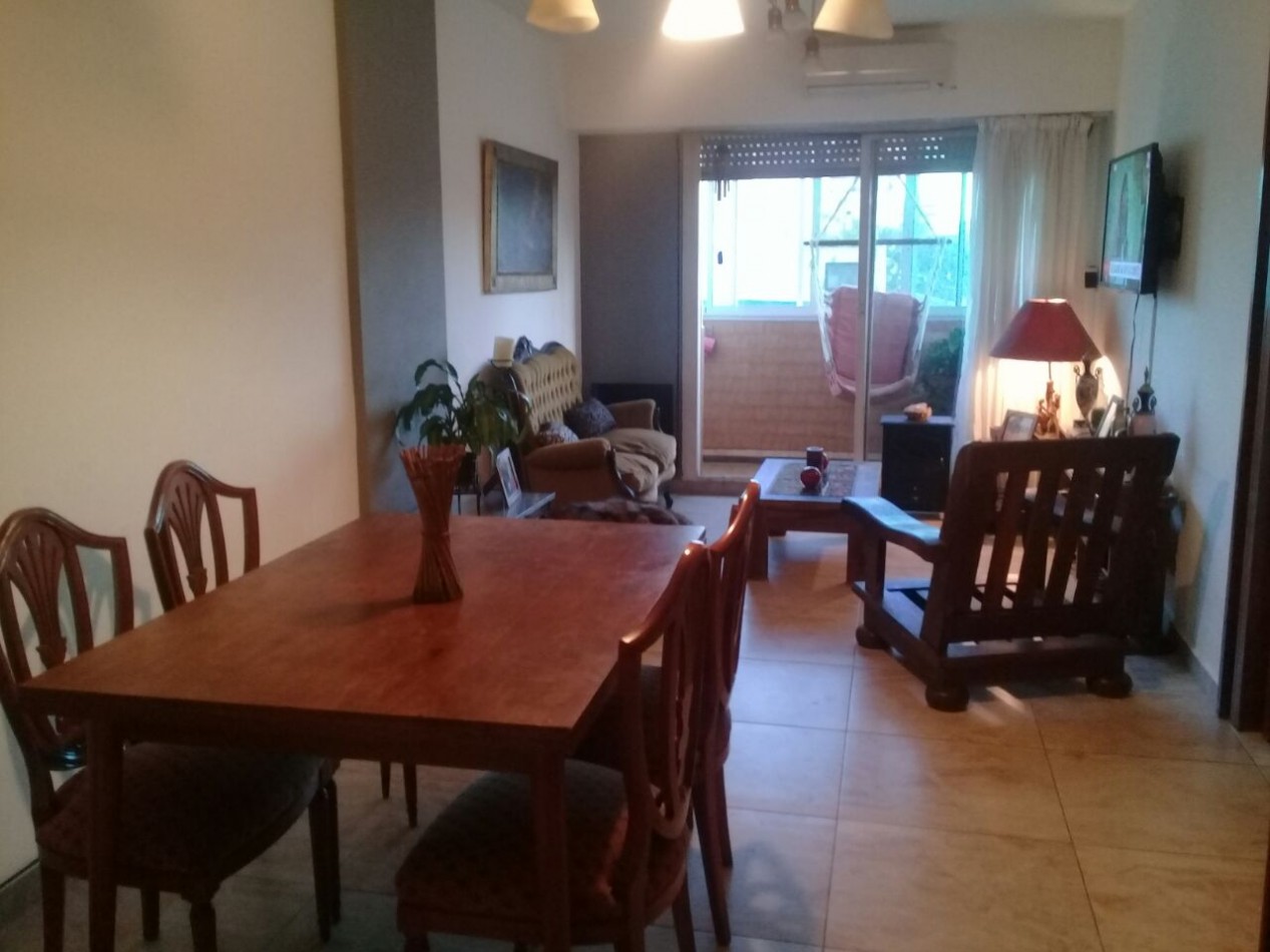 Se vende departamento de 3 ambientes al frente en SAN TELMO