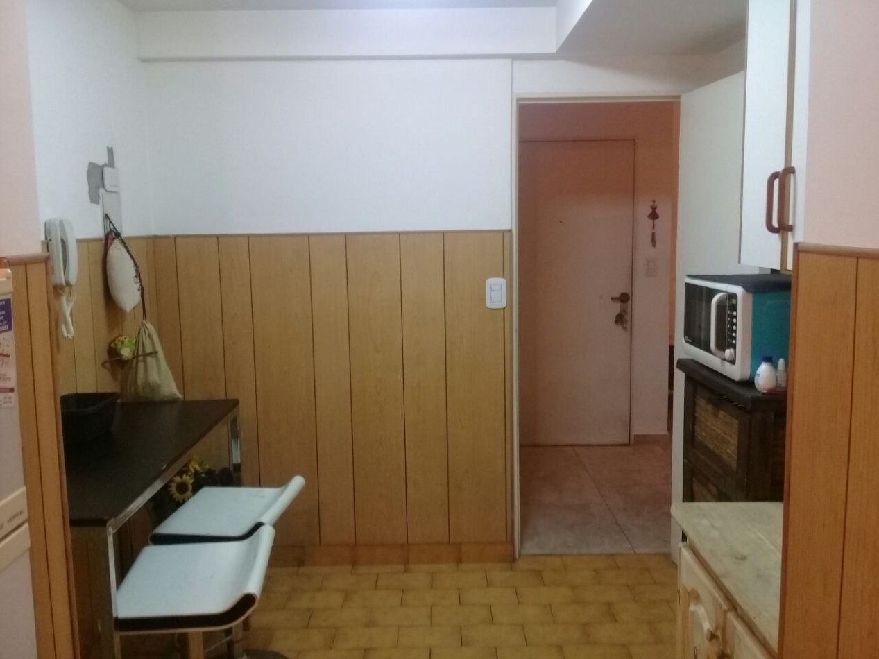 Se vende departamento de 3 ambientes al frente en SAN TELMO