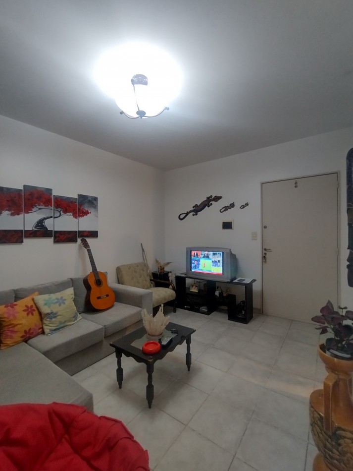 Se vende un departamento monoambiente con balcon - La boca