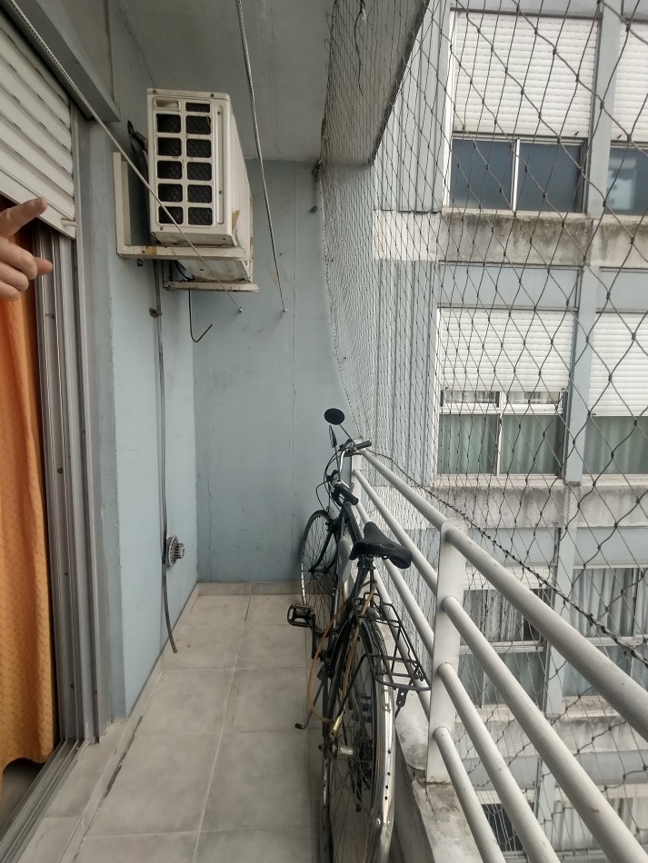 Se vende un departamento monoambiente con balcon - La boca