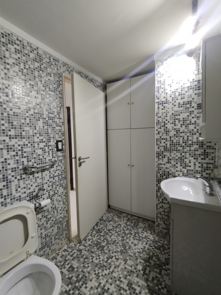 Se alquila un departamento monoambiente con balcon 