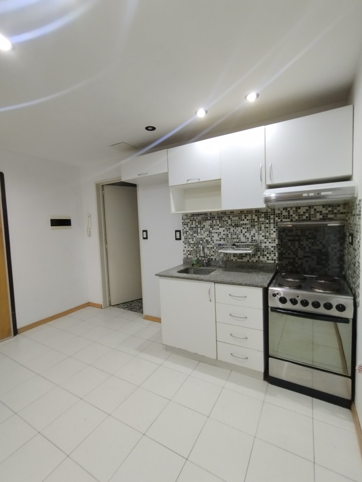 Se alquila un departamento monoambiente con balcon 