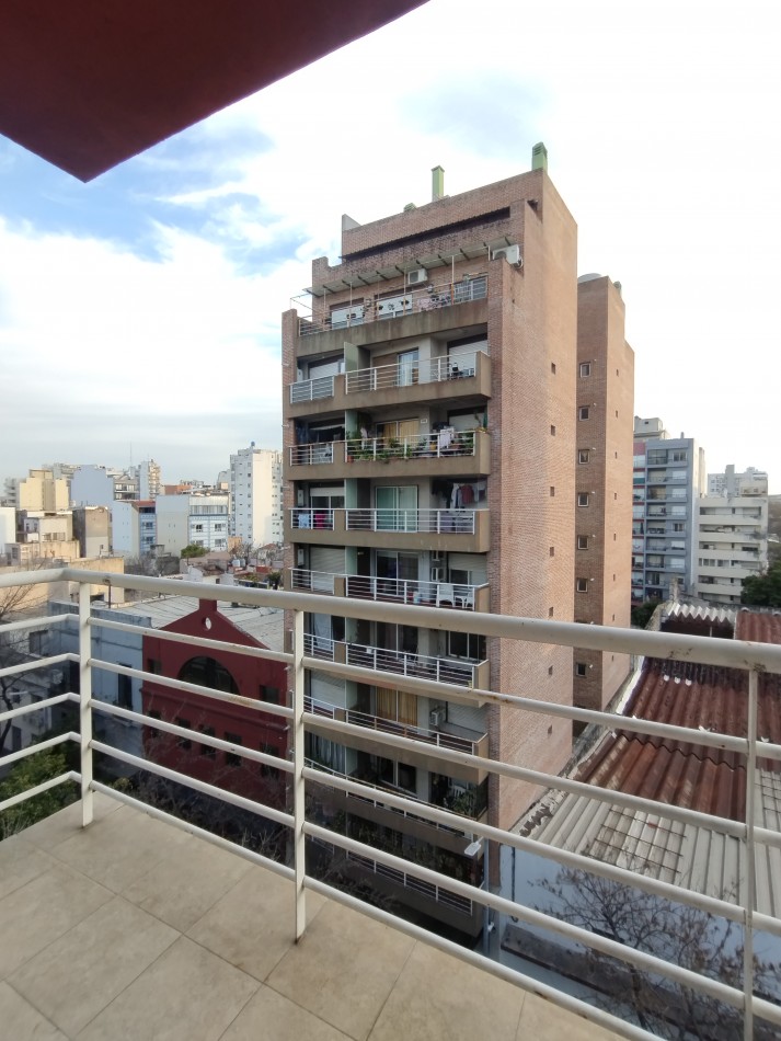 Se alquila un departamento monoambiente con balcon 