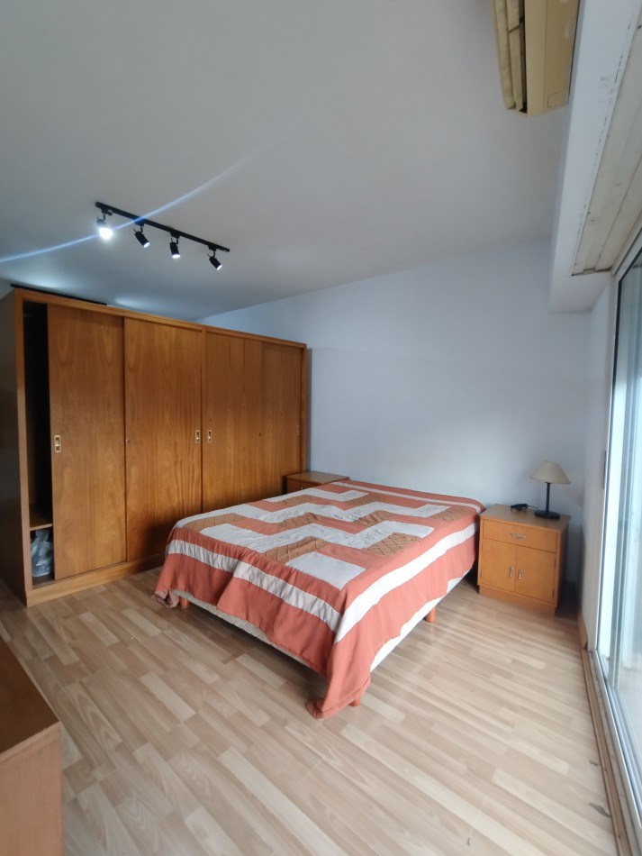 Se alquila un departamento monoambiente con balcon 