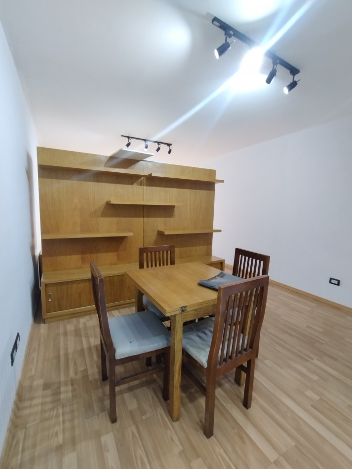 Se alquila un departamento monoambiente con balcon 