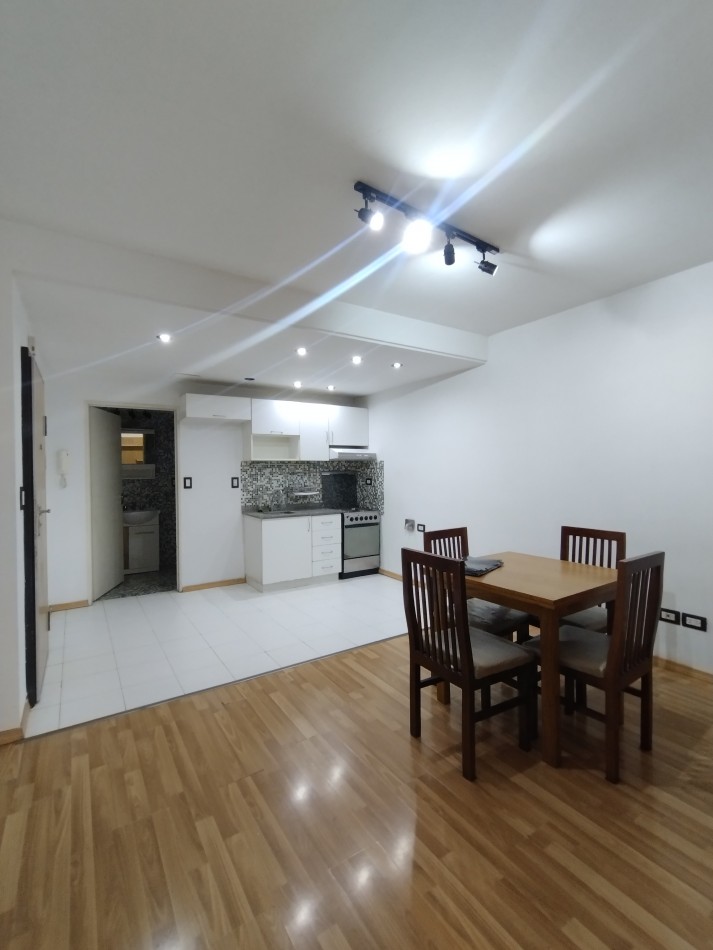 Se alquila un departamento monoambiente con balcon 