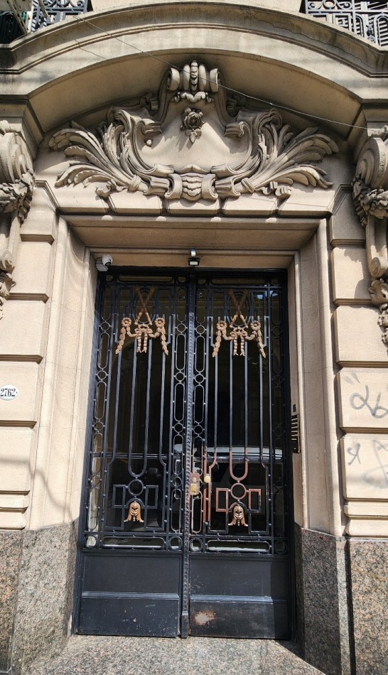 Se vende un departamento de 4 ambientes - Balvanera