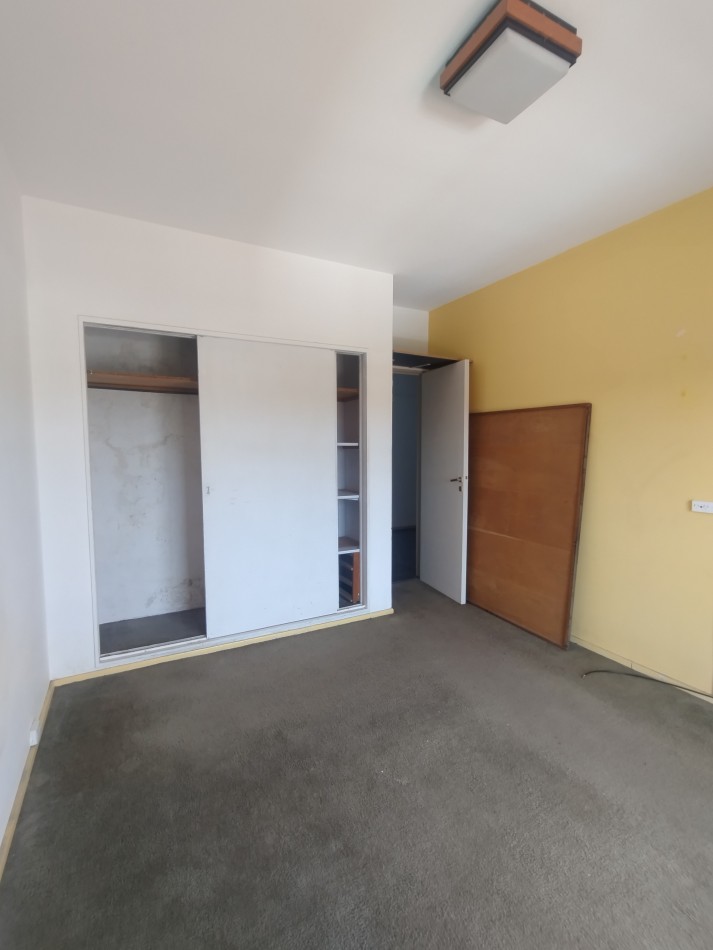 Se vende un departamento de 3 ambientes luminoso con balcon