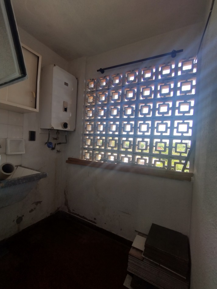 Se vende un departamento de 3 ambientes luminoso con balcon