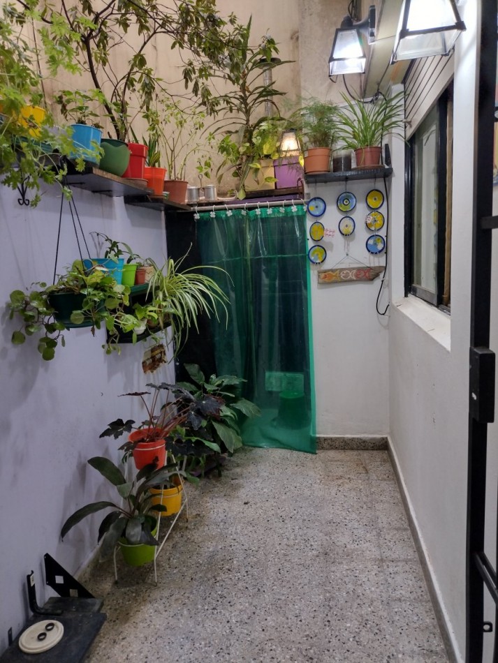 Se vende un departamento de 2 ambientes con patio - Boedo
