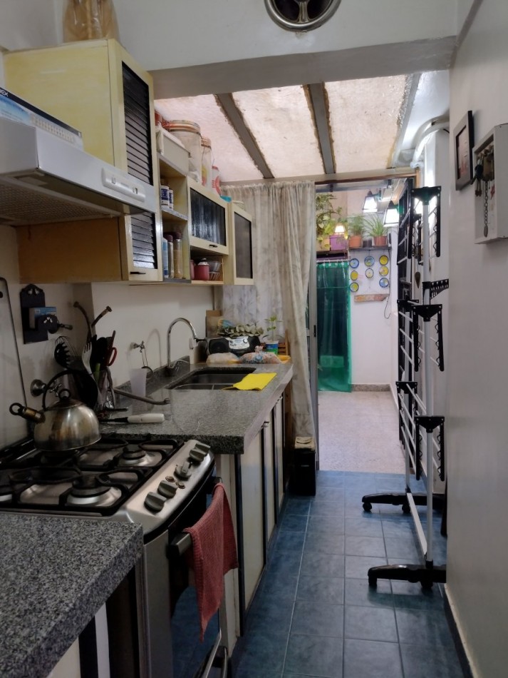 Se vende un departamento de 2 ambientes con patio - Boedo