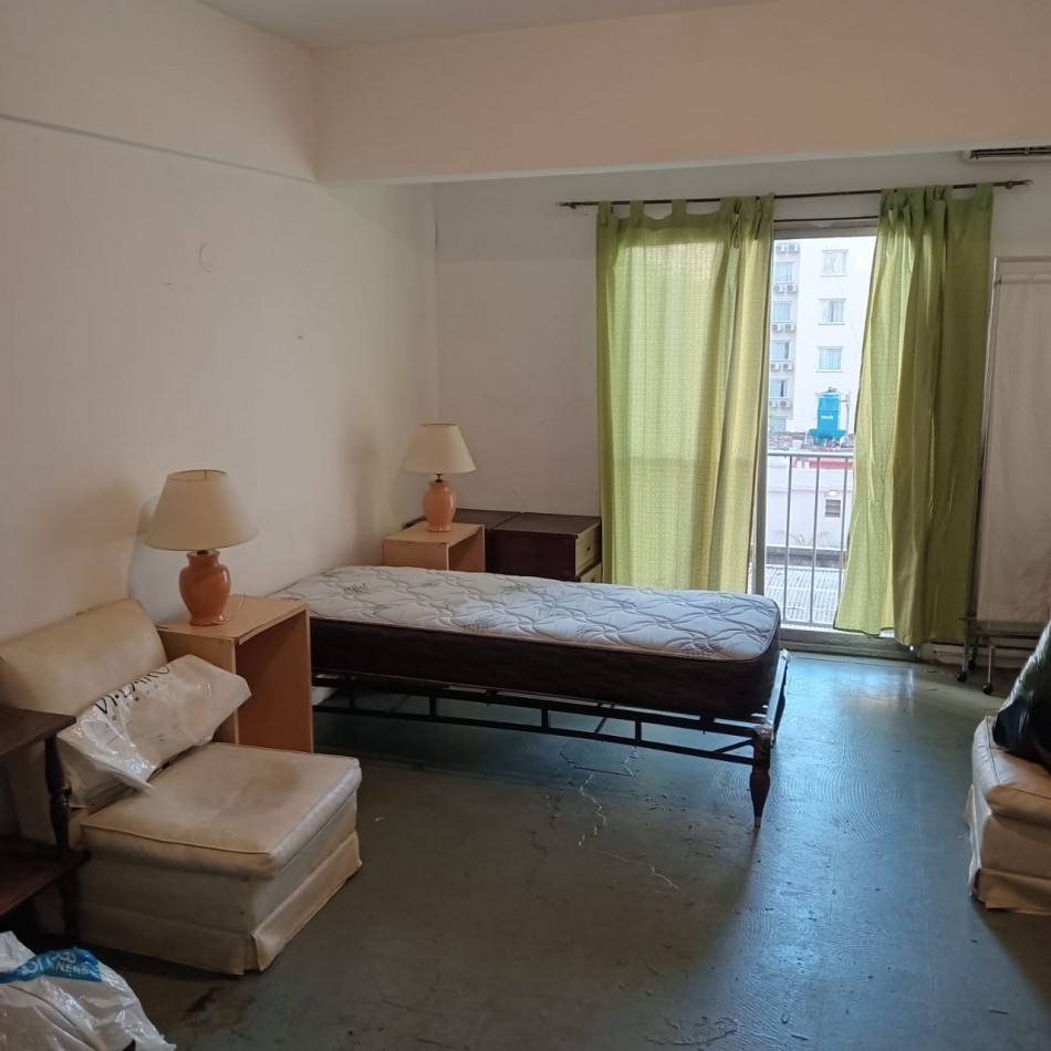 Se vende un amplio monoambiente luminoso - Recoleta