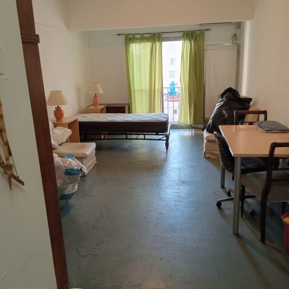 Se vende un amplio monoambiente luminoso - Recoleta