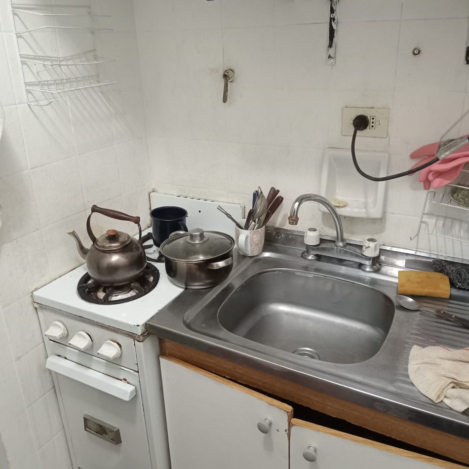 Se vende un amplio monoambiente luminoso - Recoleta