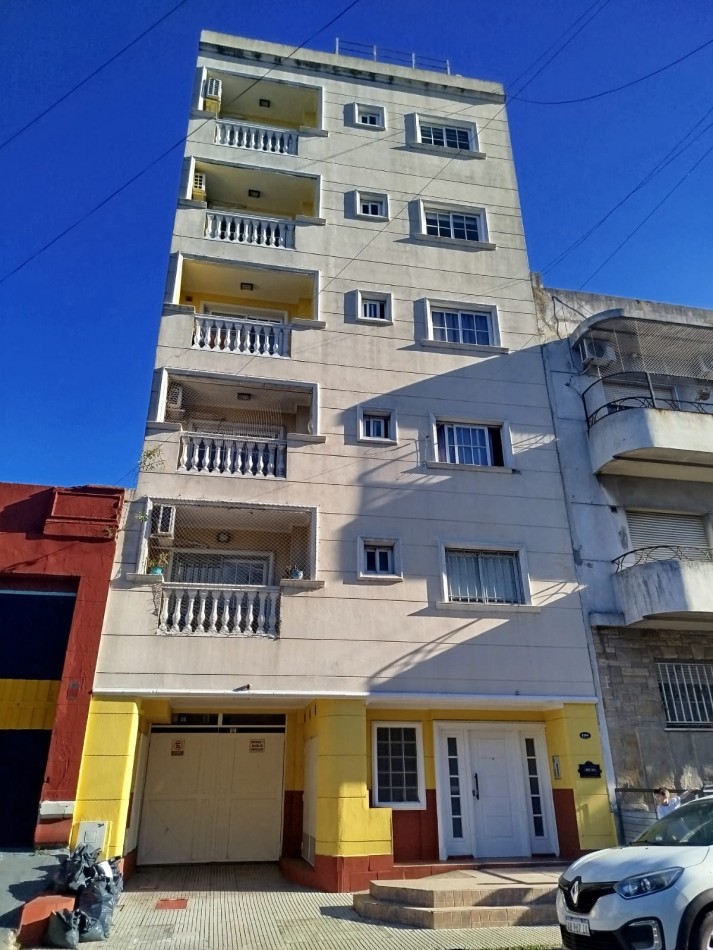 Se alquila un departamento monoambiente luminoso