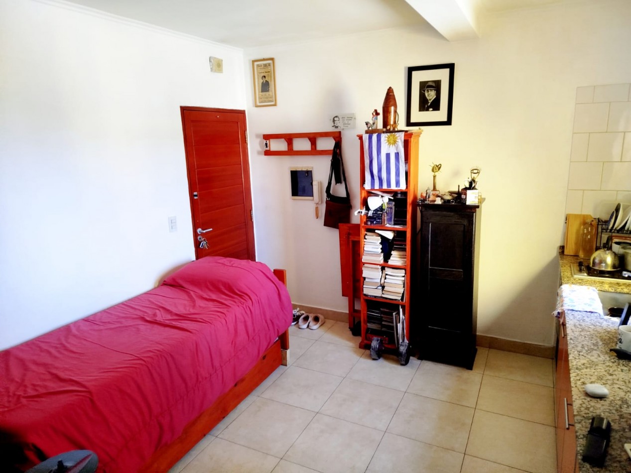 Se alquila un departamento monoambiente luminoso