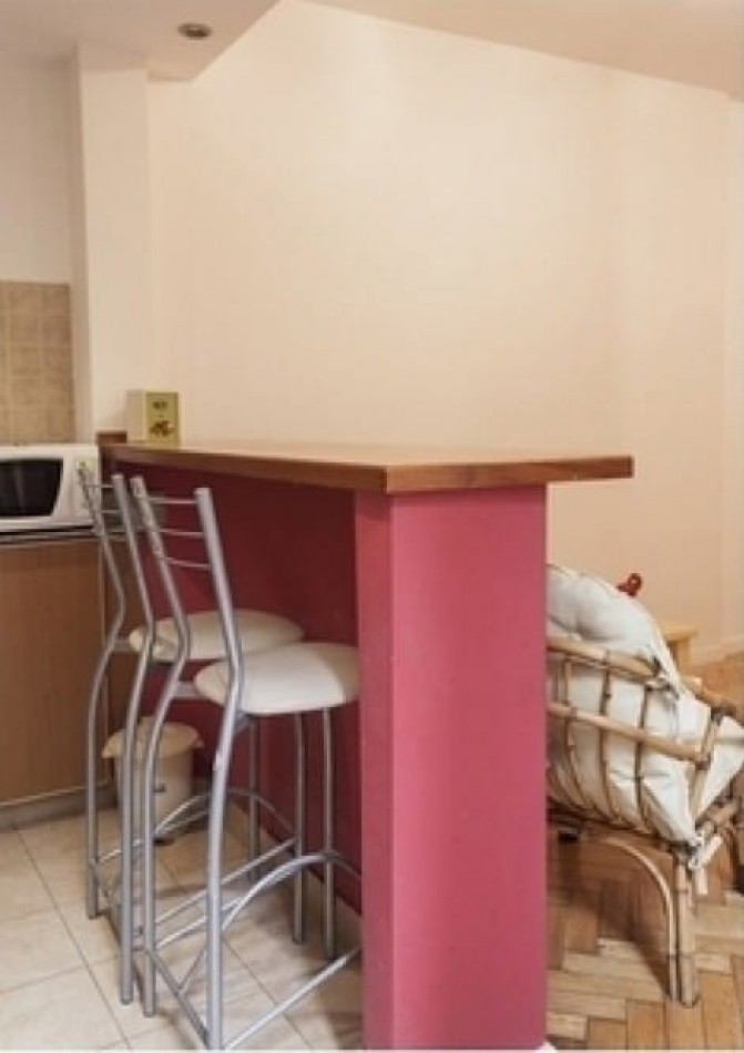 Se alquila temporal un departamento monoambiente amplio con patio - Recoleta