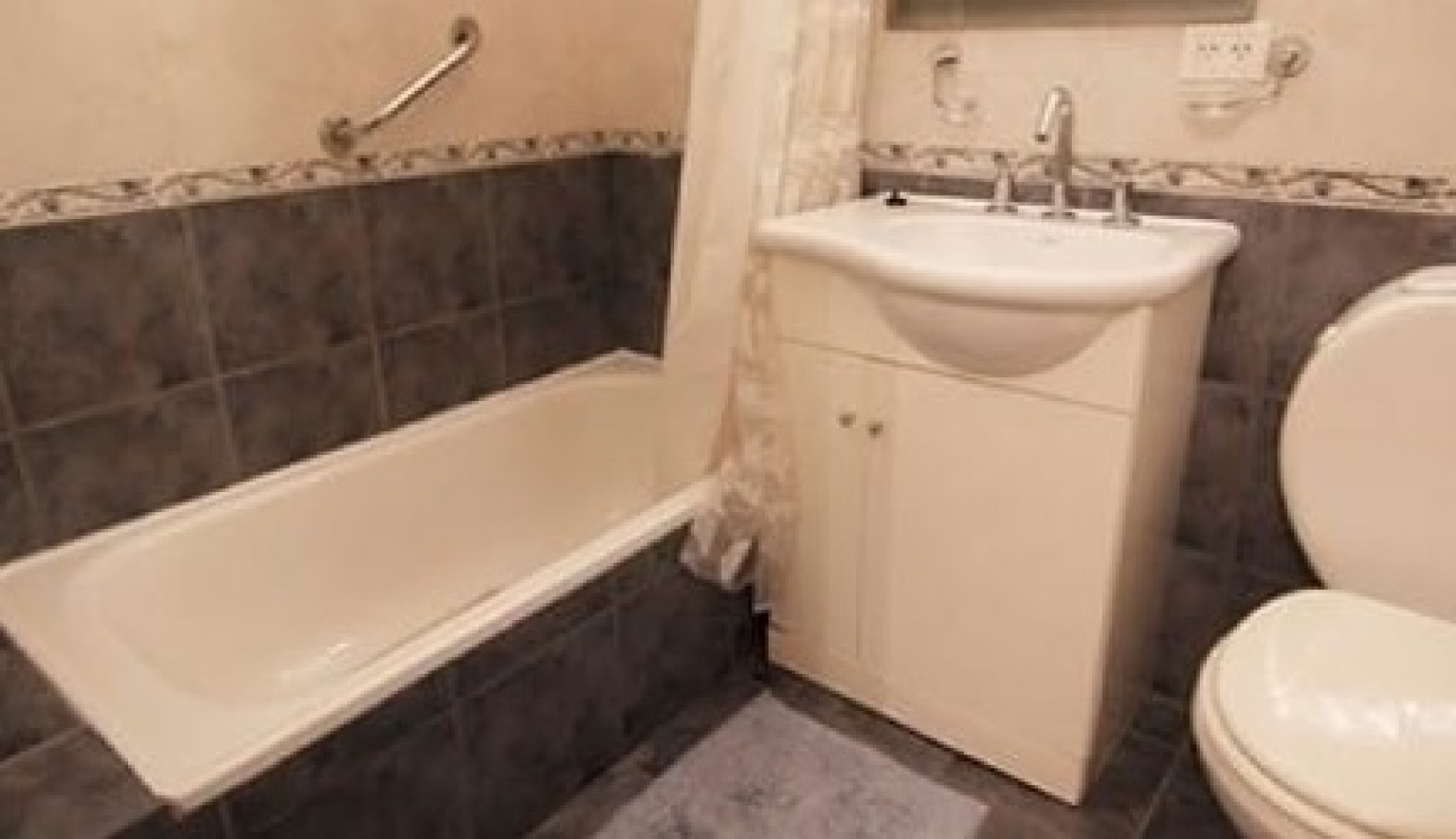 Se alquila temporal un departamento monoambiente amplio con patio - Recoleta