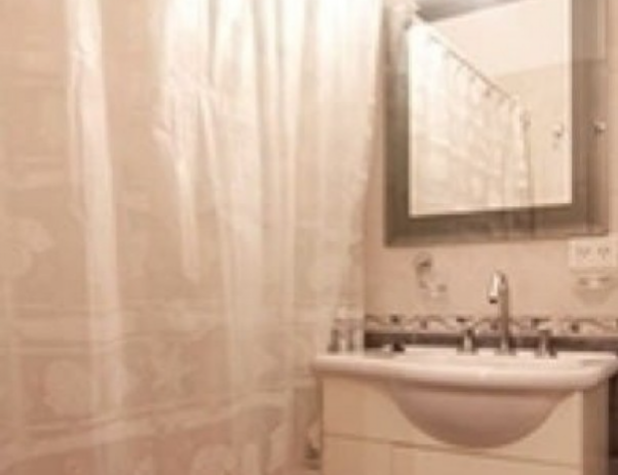 Se alquila temporal un departamento monoambiente amplio con patio - Recoleta