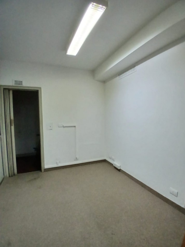 Se vende excelente oficina en edificio de Categoria - San Nicolas