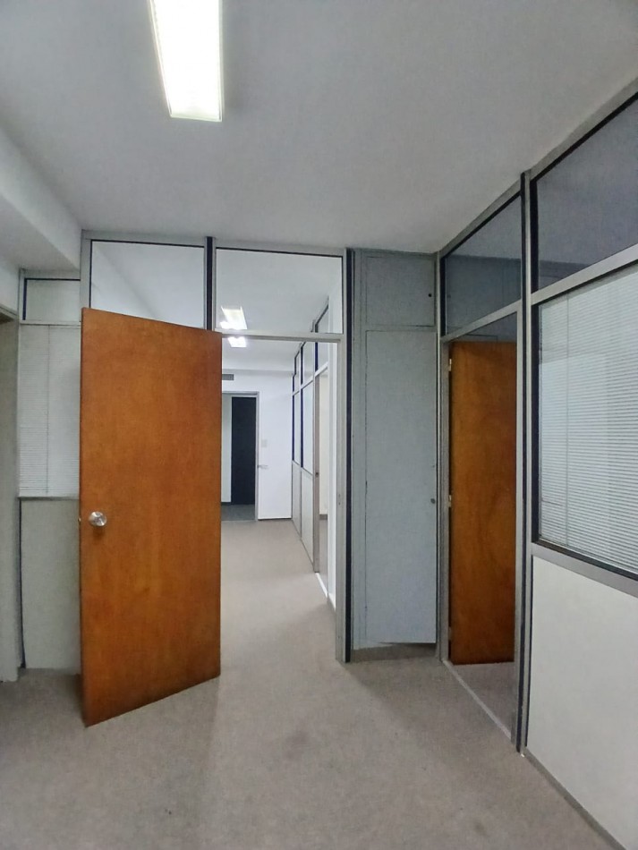 Se vende excelente oficina en edificio de Categoria - San Nicolas