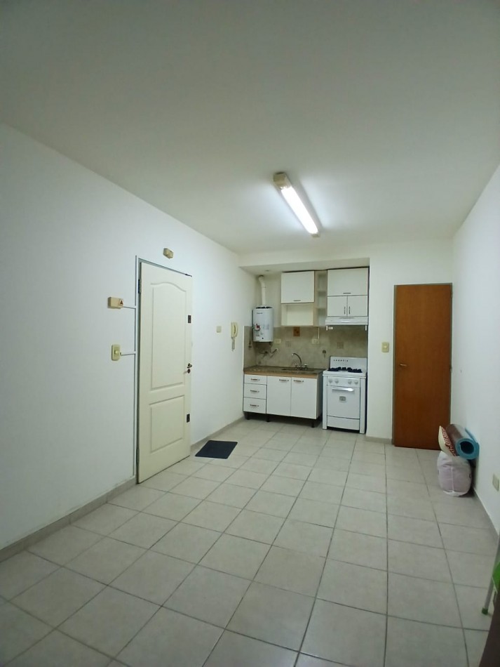 Se vende un departamento monoambiente al frente - San Cristobal