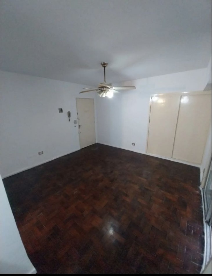 Se vende un departamento monoambiente con patio - Almagro