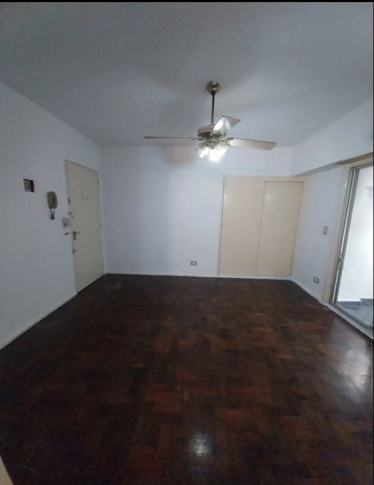 Se vende un departamento monoambiente con patio - Almagro