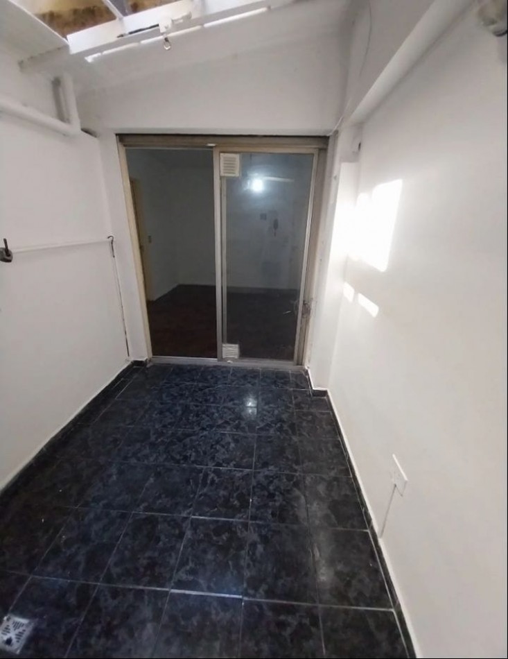 Se vende un departamento monoambiente con patio - Almagro