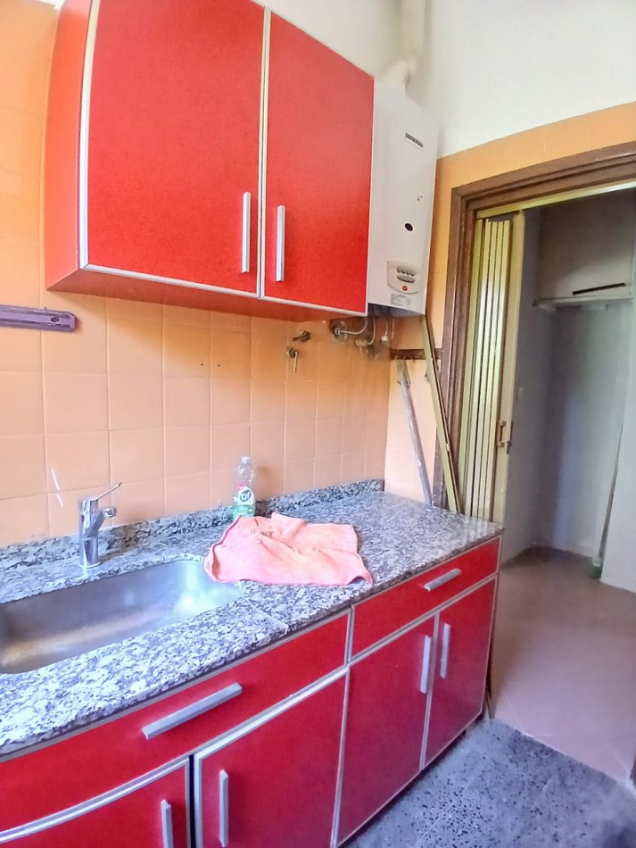 Oportunidad! se vende un agradable departamento de 3 ambientes al frente - San Cristobal